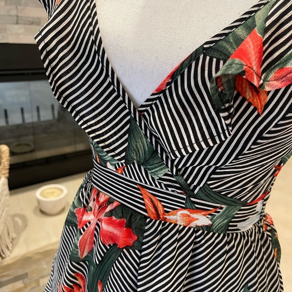 🔥HOST PICK🔥 Who I Am Brand short Romper - Picture 4 of 7